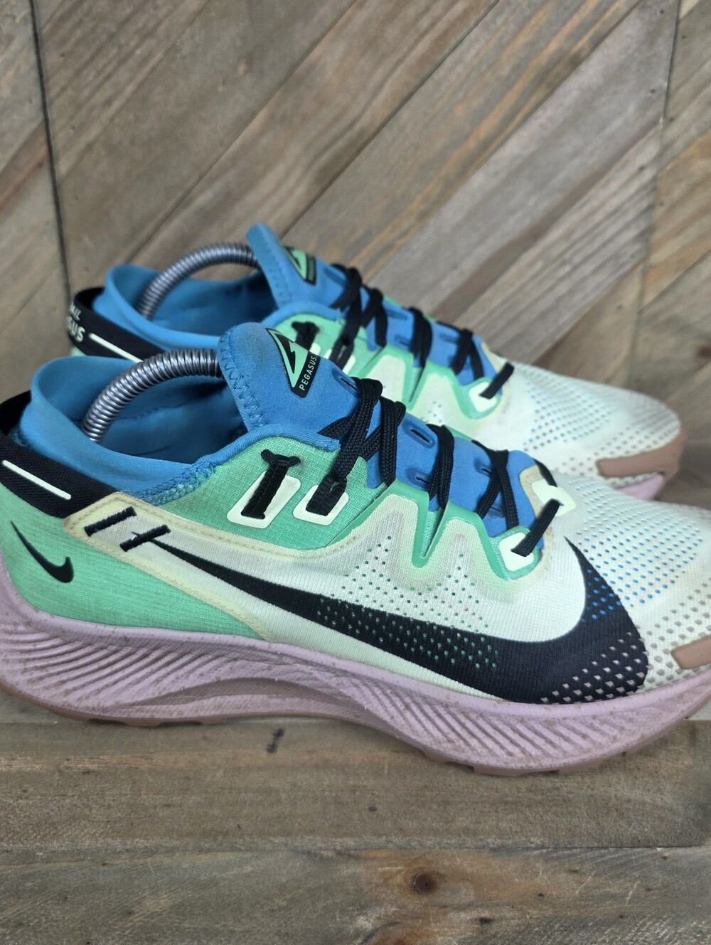 Nike Pegasus Trail 2 Mens Athletic Running Shoes Size 9 Barely Volt Poison Green